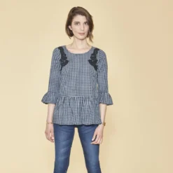 3 SUISSESBlouse à carreaux manches 3/4 guipure et volants femme - Carreaux Bleu en coton