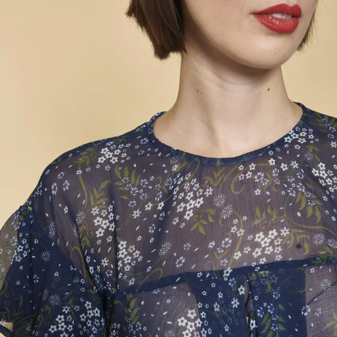 3 SUISSESBlouse semi-transparente manches 3/4 volants ouverture dos femme - Imprimé Bleu Marine