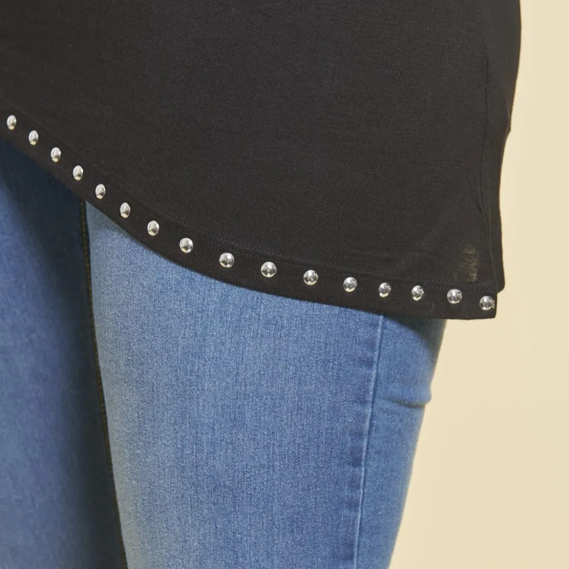 3 SUISSESTee-shirt asymértrique en pointe manches longues et punaises grandes tailles femme - Noir