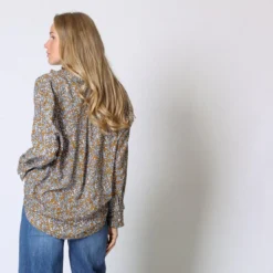 3S. x Le VestiaireBlouse col chemise fluide imprimée Lison moutarde en viscose