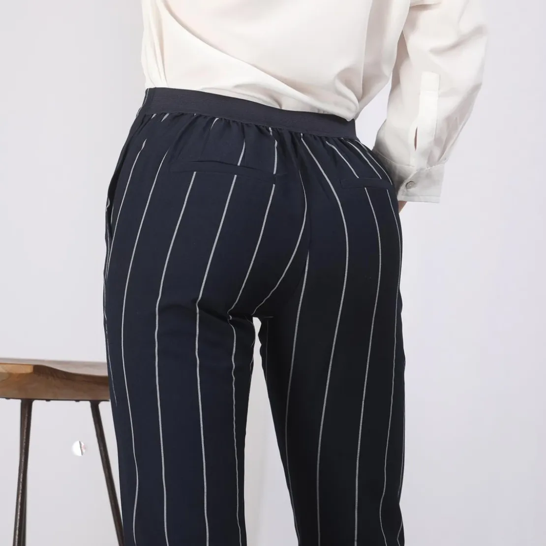 3S. x Le VestiairePantalon rayé taille élastique poches et pinces dos femme - Rayé Bleu Marine