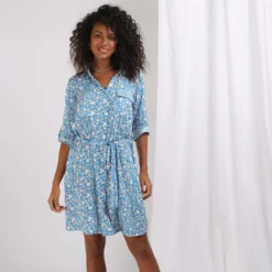 3S. x Le VestiaireRobe chemise ceinturée imprimée bleu en viscose