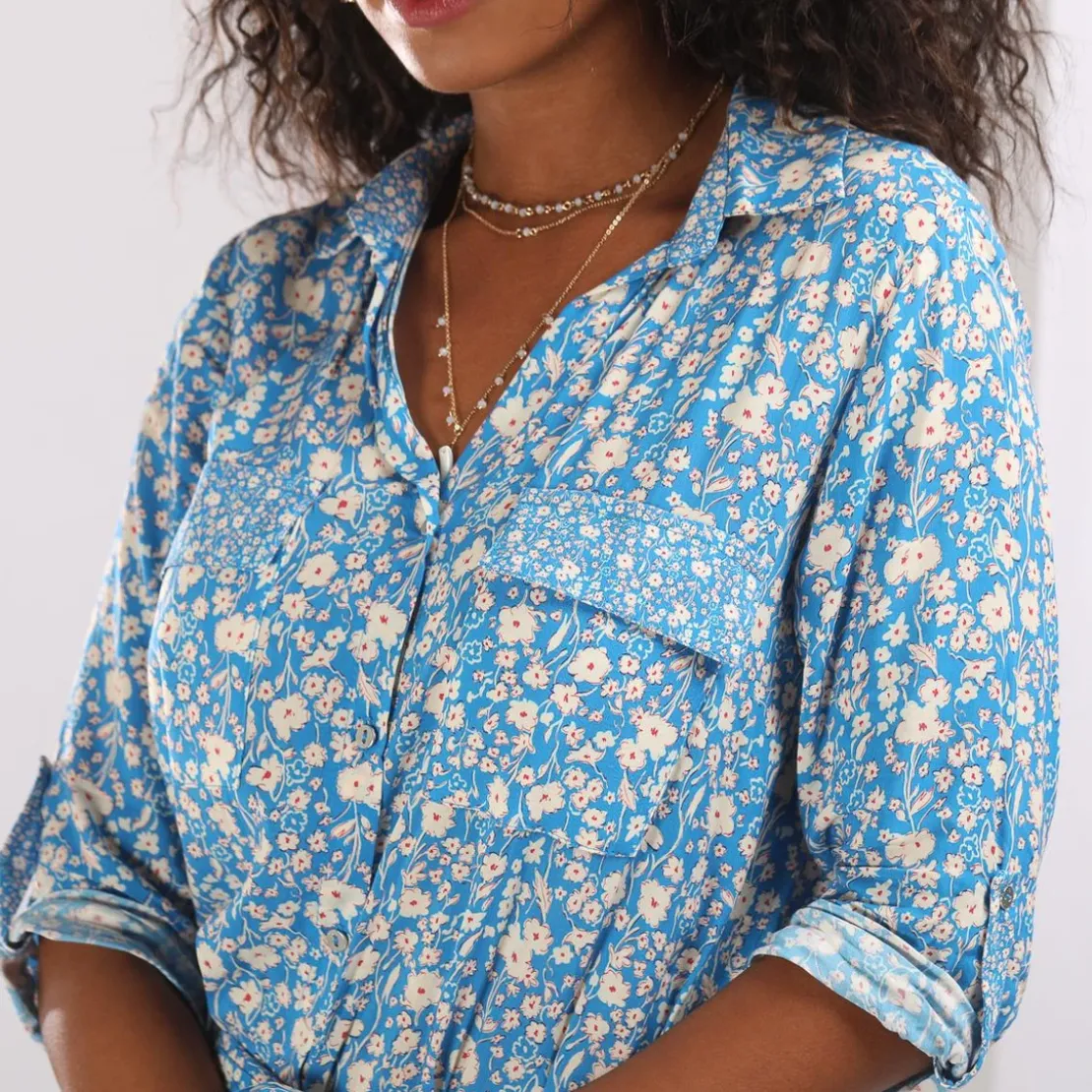 3S. x Le VestiaireRobe chemise ceinturée imprimée bleu en viscose