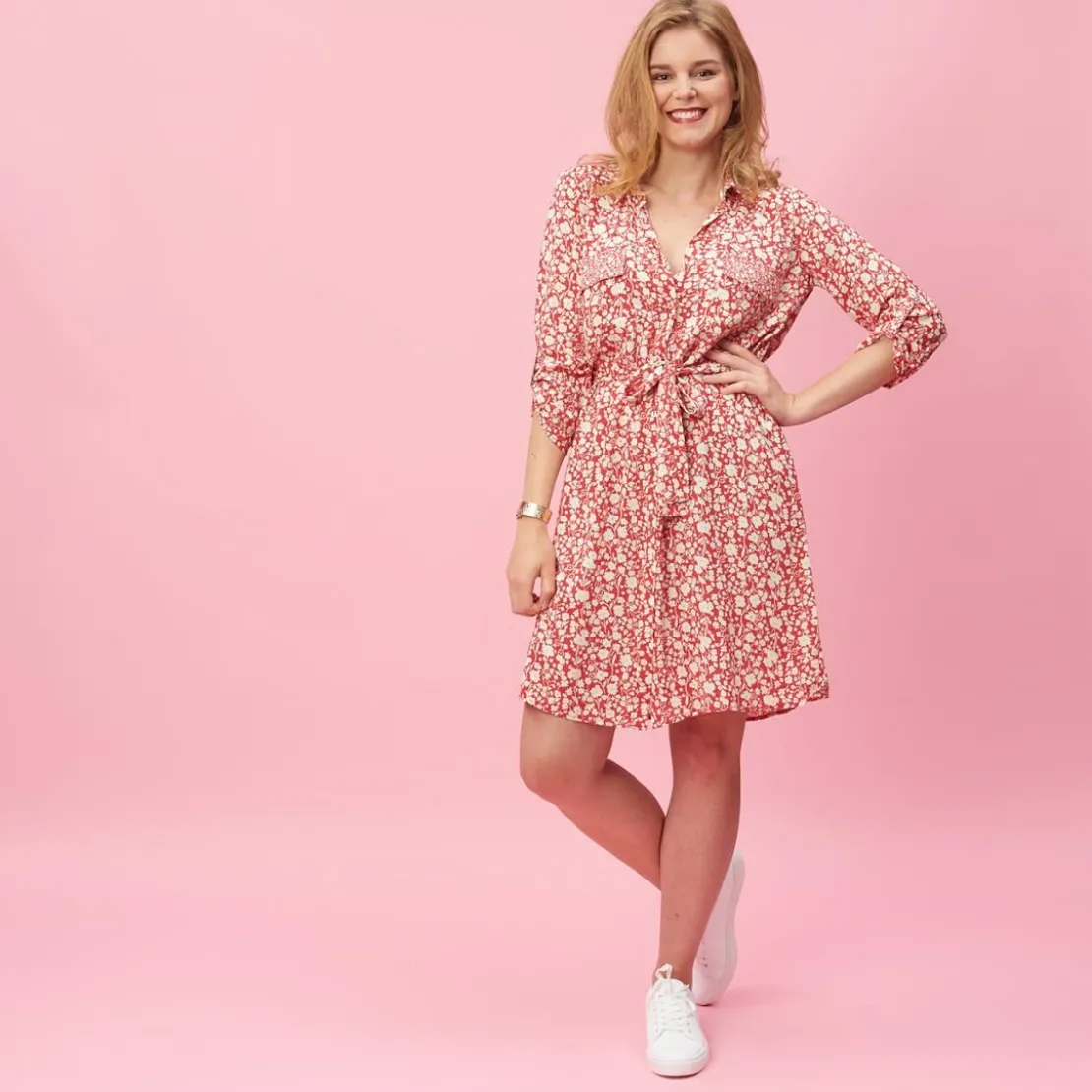 3S. x Le VestiaireRobe chemise ceinturée imprimée rouge en viscose