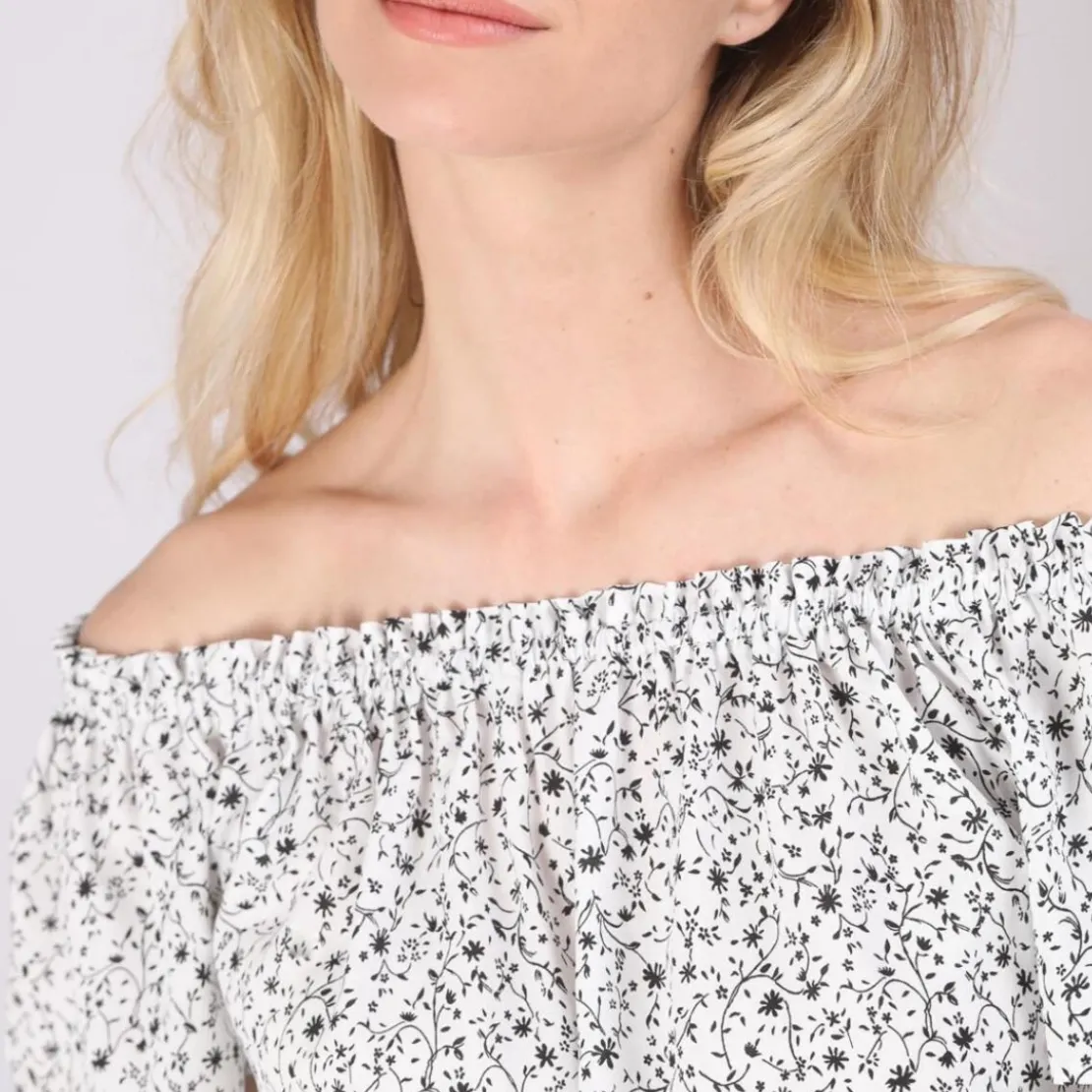 3S. x Le VestiaireRobe courte épaule dénudée imprimée fleurs Daphnée en viscose
