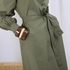 3S. x RééditionRobe manches longues ceinturée en popeline kaki Dali Réédition
