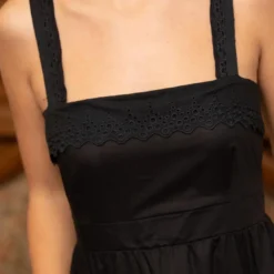3S. x RééditionRobe midi avec broderie Sandra noir en coton