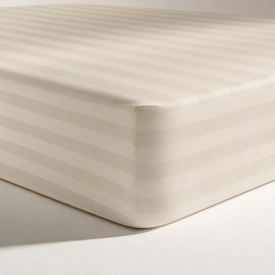 3S. x TertioDrap Housse Grand Bonnet XL satin de coton rayé - Beige - Ecru