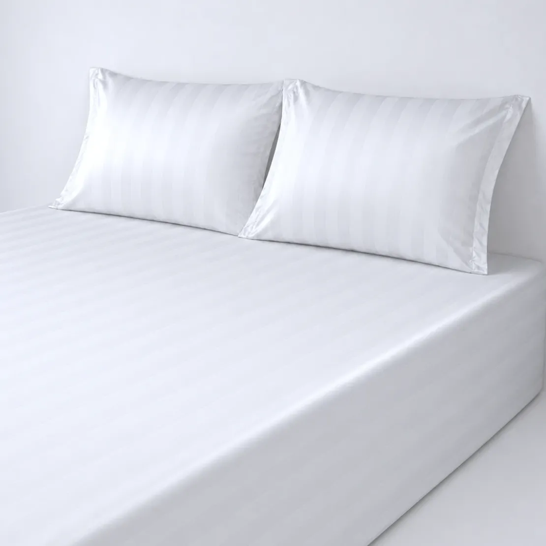 3S. x TertioDrap Housse Grand Bonnet Satin De Coton rayé - Blanc