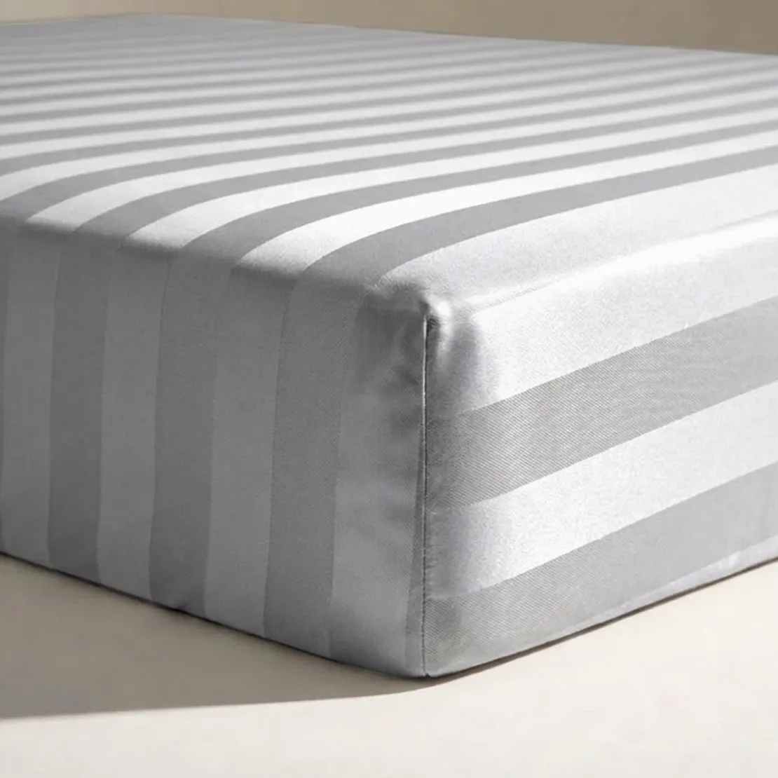 3S. x TertioDrap Housse satin de Coton rayé - Gris - Perle