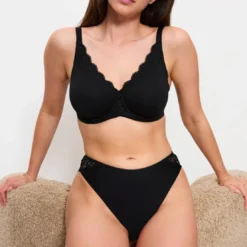 TriumphMinimiseur avec armatures noir- Amourette
