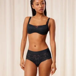 TriumphShorty en dentelle noir- Body Make-Up Illusion Lace