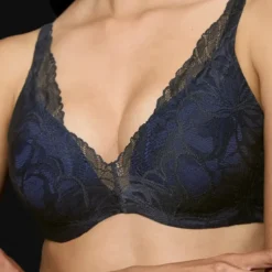 TriumphSoutien-gorge triangle coques en dentelle noir- Body Make-Up Illusion Lace