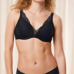TriumphSoutien-gorge triangle coques en dentelle noir- Body Make-Up Illusion Lace
