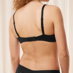 TriumphSoutien-gorge triangle coques en dentelle noir- Body Make-Up Illusion Lace