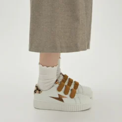 Vanessa WuBaskets éclair Delia blanc et bronze à scratchs camel