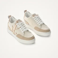 Vanessa WuBaskets monogramme Joyce beige et blanc effet craquelé
