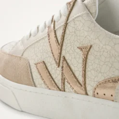 Vanessa WuBaskets monogramme Joyce beige et blanc effet craquelé