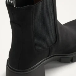 Vanessa WuBottines Chelsea noires à talon cranté