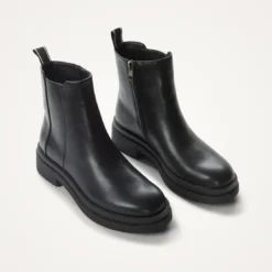 Vanessa WuBottines noires