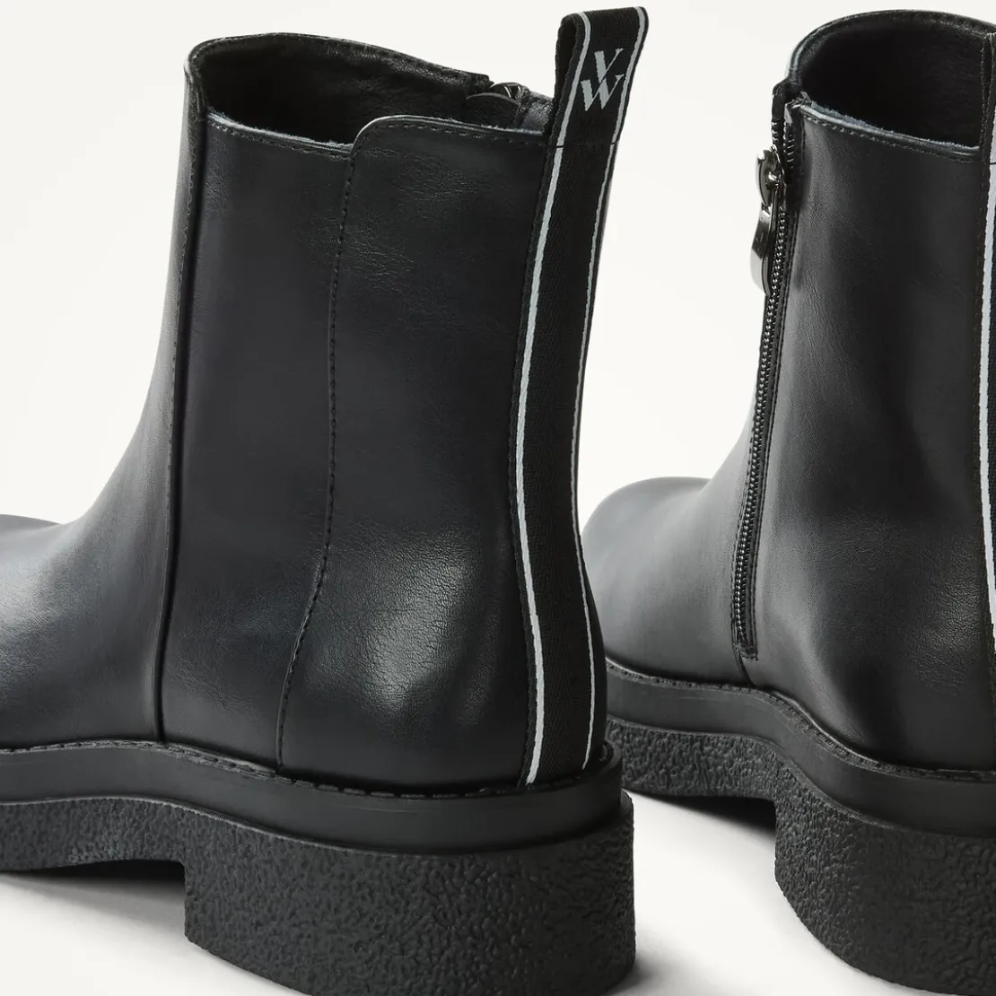 Vanessa WuBottines noires