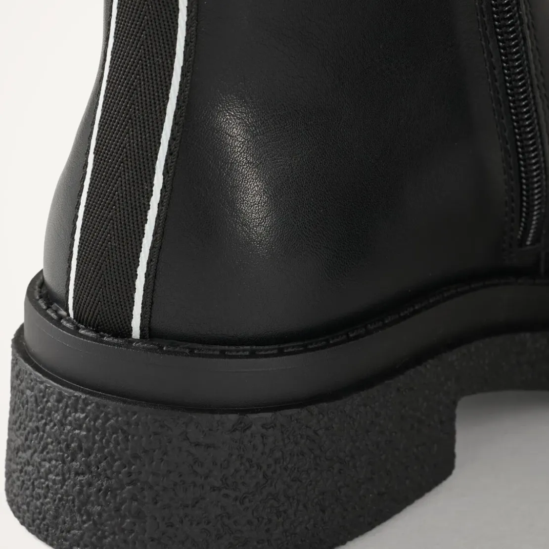 Vanessa WuBottines noires