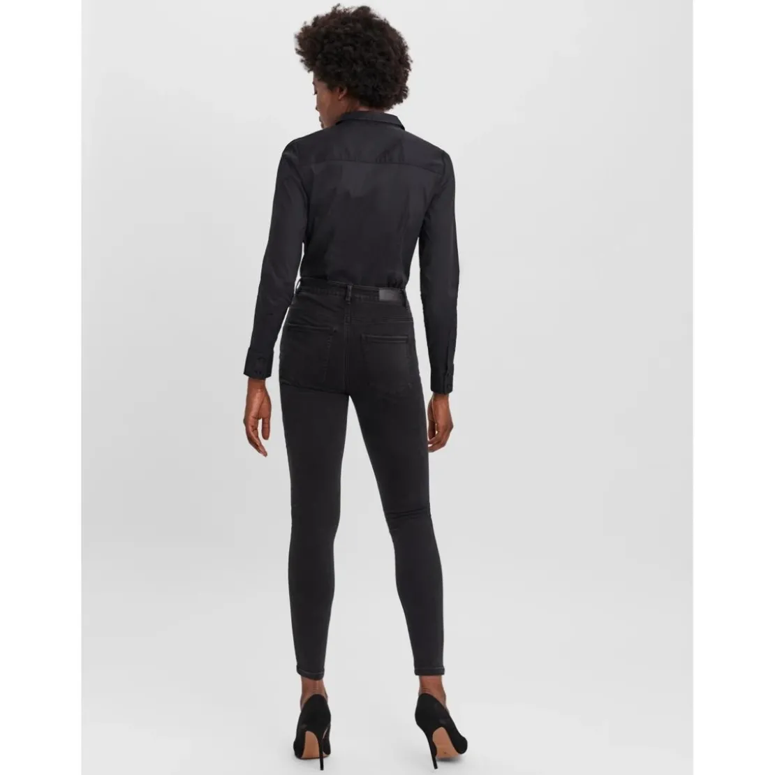 Vero ModaBlouse Col chemise Manches longues Longueur regular noir en coton