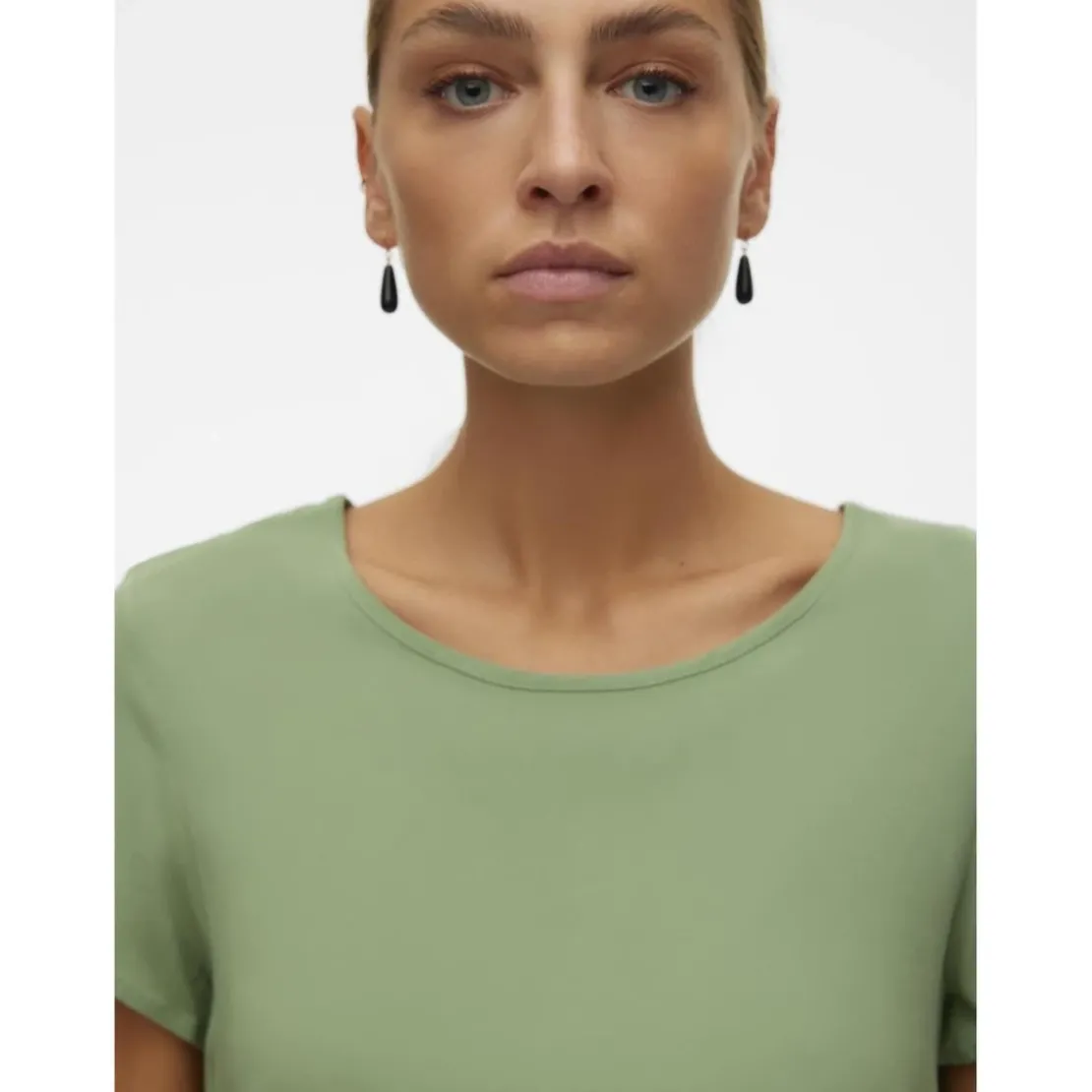 Vero ModaBlouse col rond manches courtes vert en viscose Pia