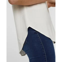 Vero ModaBlouse Regular Fit Col rond Manches courtes Longueur regular blanc en viscose