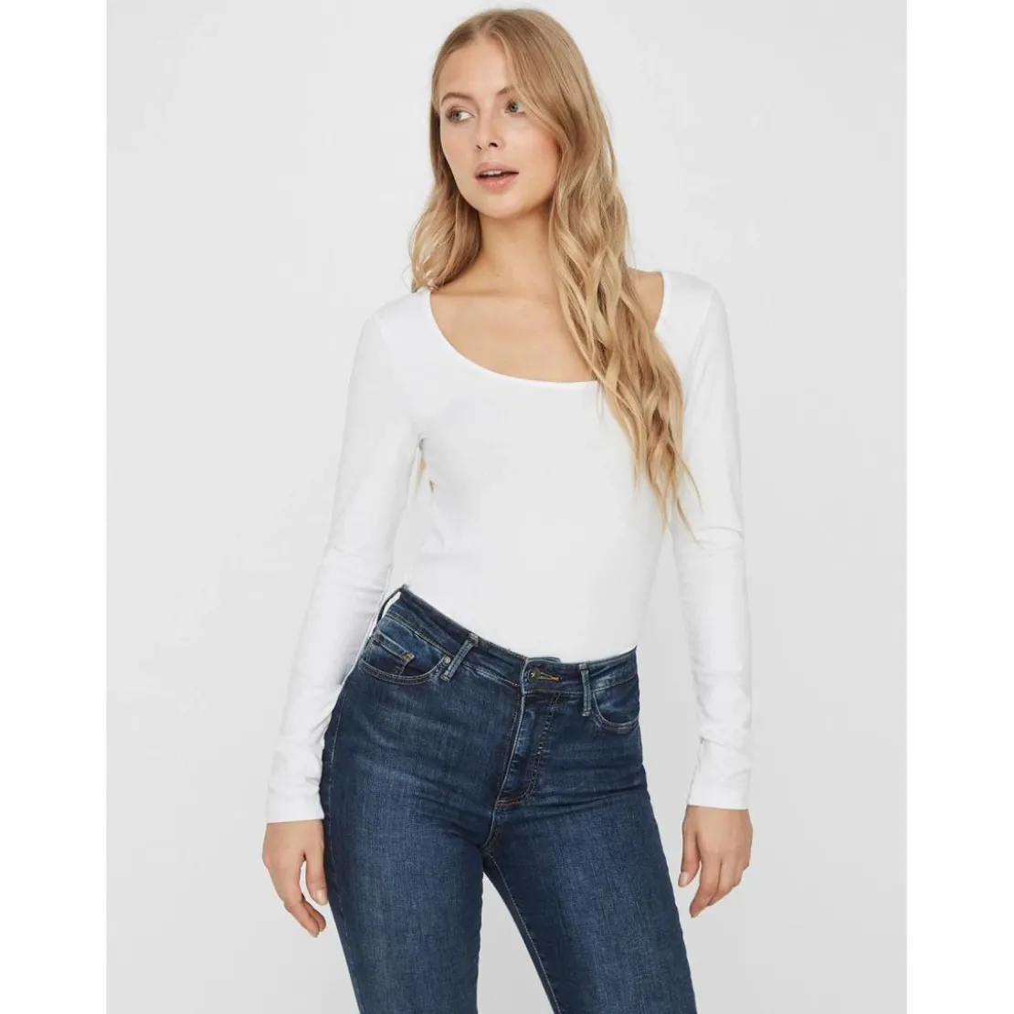 Vero ModaBlouse Slim Fit Col en U Manches longues blanc