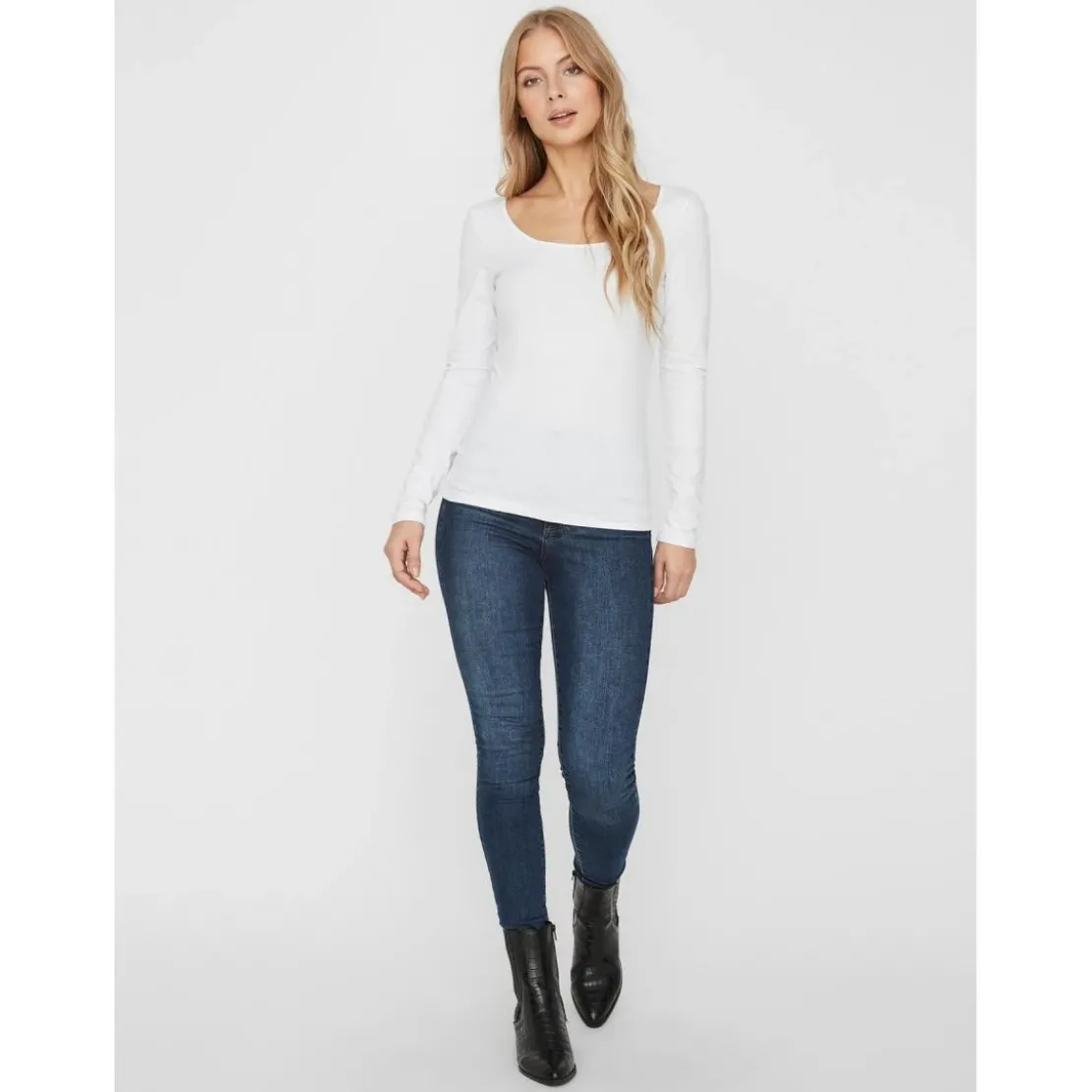 Vero ModaBlouse Slim Fit Col en U Manches longues blanc