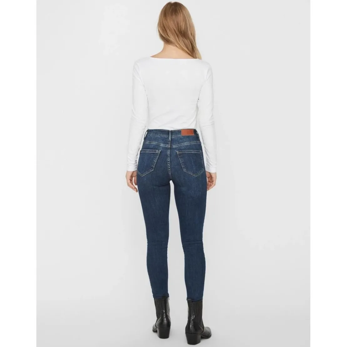Vero ModaBlouse Slim Fit Col en U Manches longues blanc