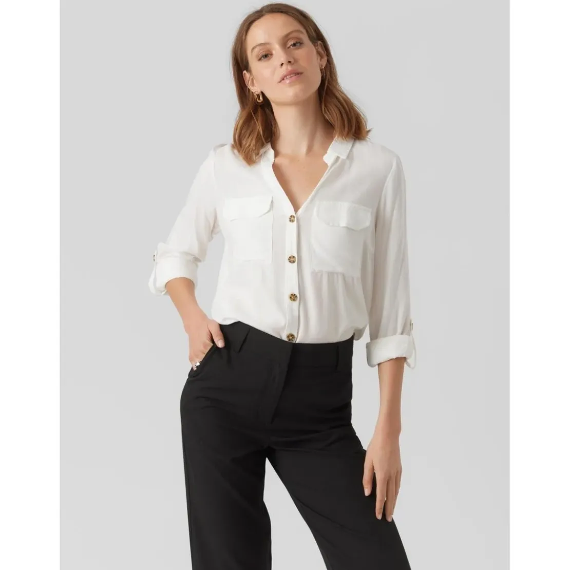 Vero ModaChemise Regular Fit Col chemise Manches longues Longueur regular blanc en viscose Yas