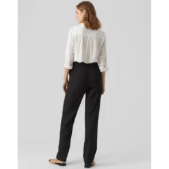 Vero ModaChemise Regular Fit Col chemise Manches longues Longueur regular blanc en viscose Yas