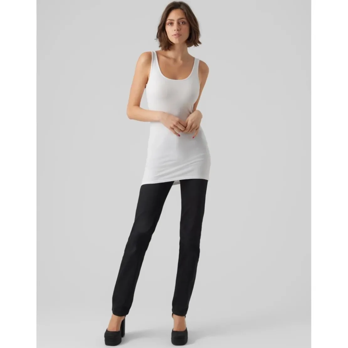 Vero ModaDébardeur Regular Fit Col en U Sans manches Extra long noir blanc