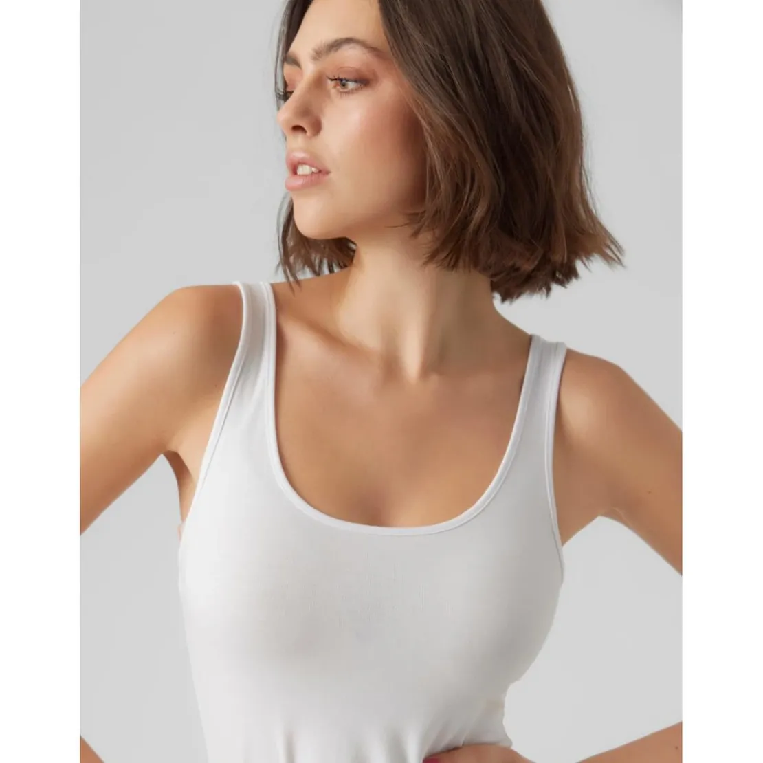 Vero ModaDébardeur Regular Fit Col en U Sans manches Extra long noir blanc
