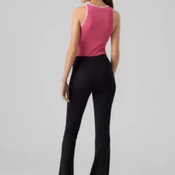 Vero ModaPantalon Flared Fit Taille moyenne Pleine longueur noir en viscose Vale