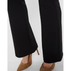 Vero ModaPantalon Flared Fit Taille moyenne noir Eden