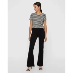 Vero ModaPantalon Flared Fit Taille moyenne noir en viscose