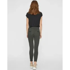 Vero ModaPantalon Loose Fit Taille moyenne vert en viscose Maia