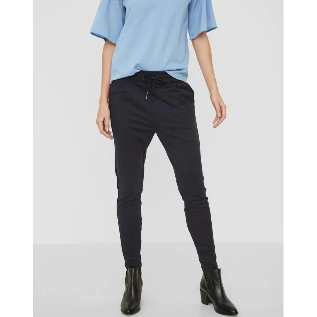 Vero ModaPantalon Loose Fit Taille moyenne Pleine longueur bleu en viscose Zola