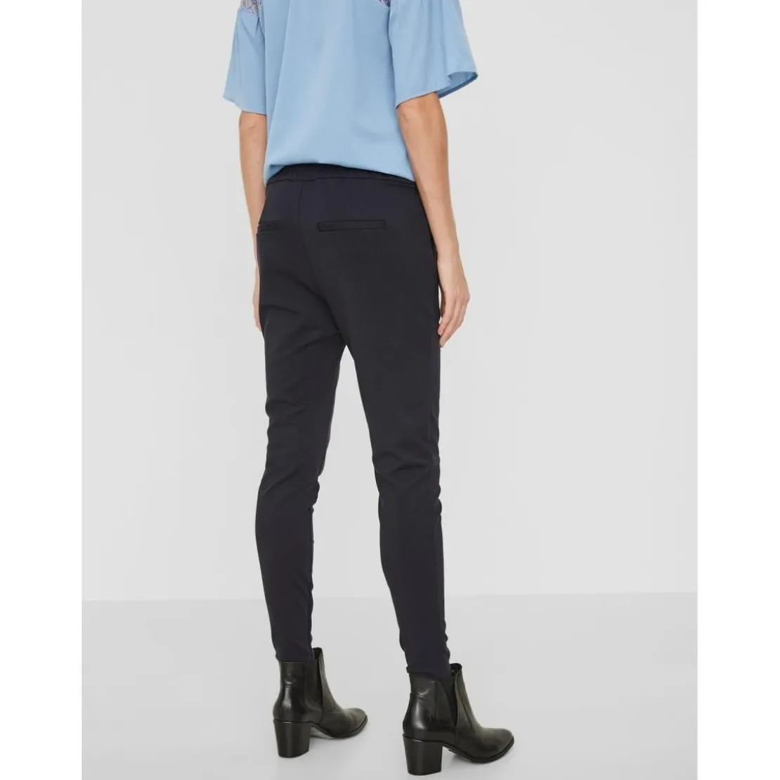 Vero ModaPantalon Loose Fit Taille moyenne Pleine longueur bleu en viscose Zola