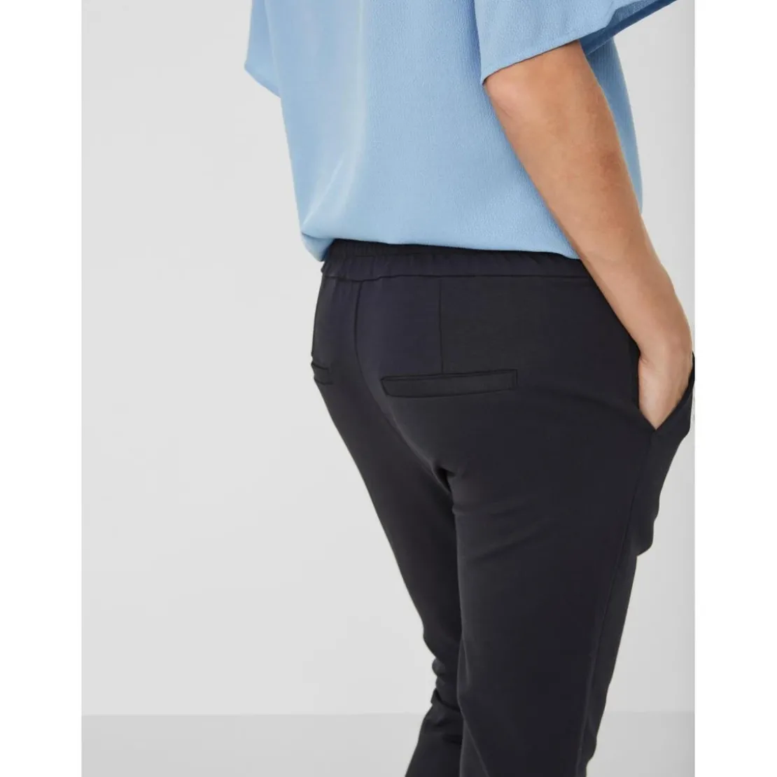 Vero ModaPantalon Loose Fit Taille moyenne Pleine longueur bleu en viscose Zola