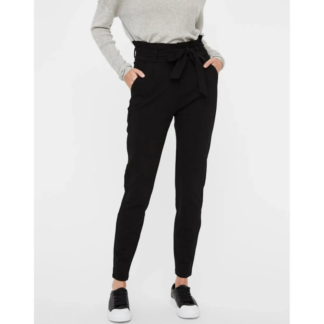 Vero ModaPantalon paperbag Loose Fit Taille haute Pleine longueur noir en viscose