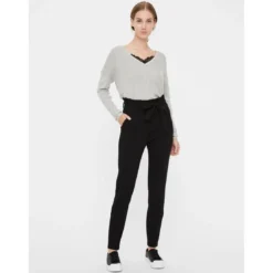 Vero ModaPantalon paperbag Loose Fit Taille haute Pleine longueur noir en viscose