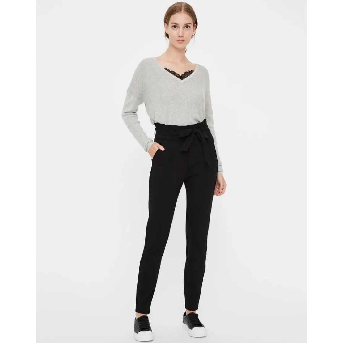 Vero ModaPantalon paperbag Loose Fit Taille haute Pleine longueur noir en viscose