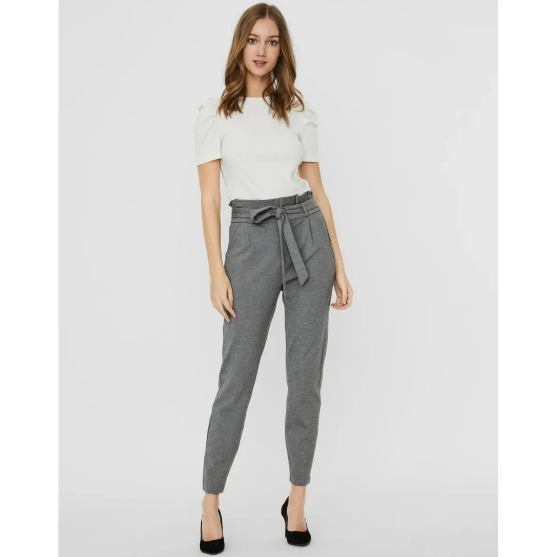 Vero ModaPantalon paperbag Loose Fit Taille haute Pleine longueur gris en viscose