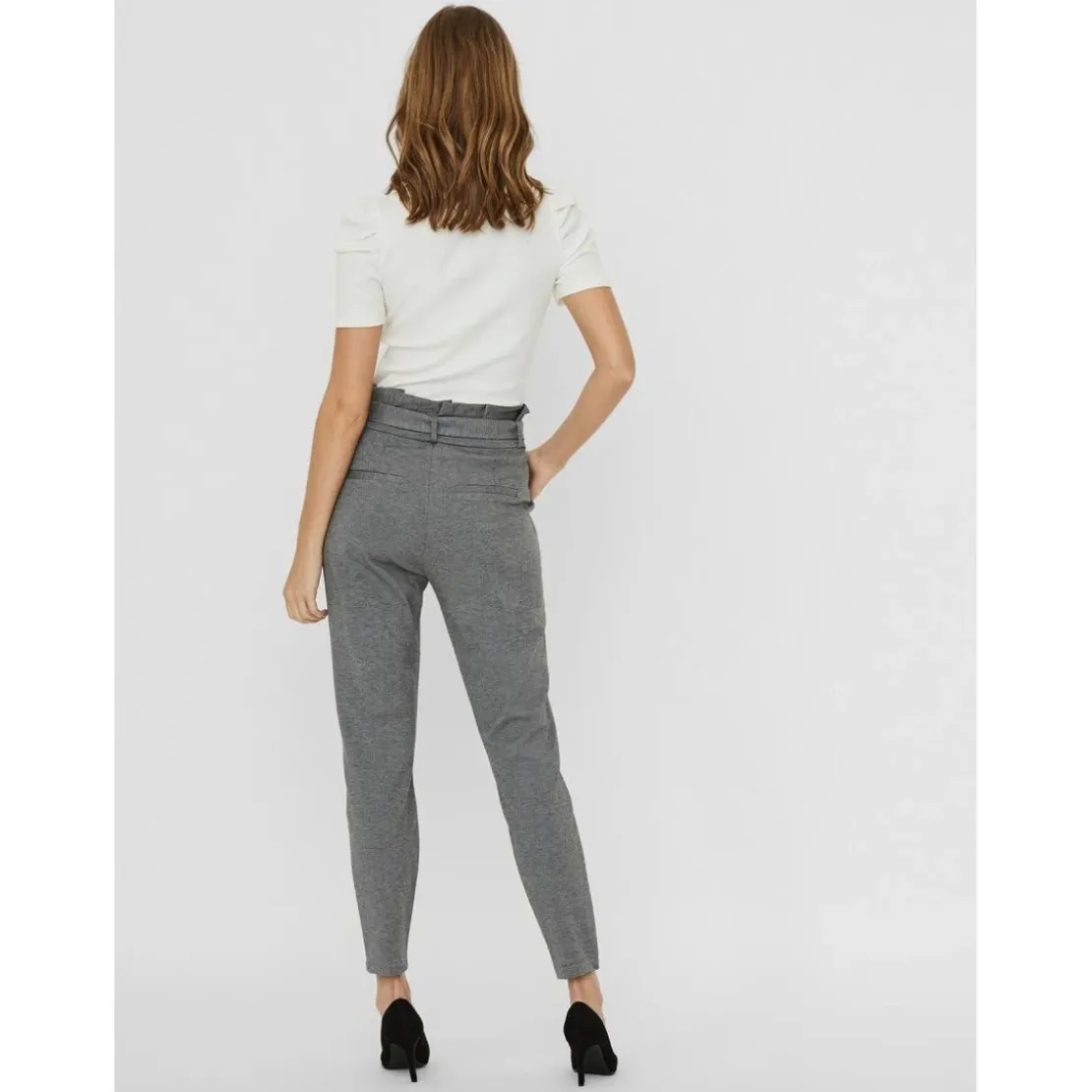 Vero ModaPantalon paperbag Loose Fit Taille haute Pleine longueur gris en viscose