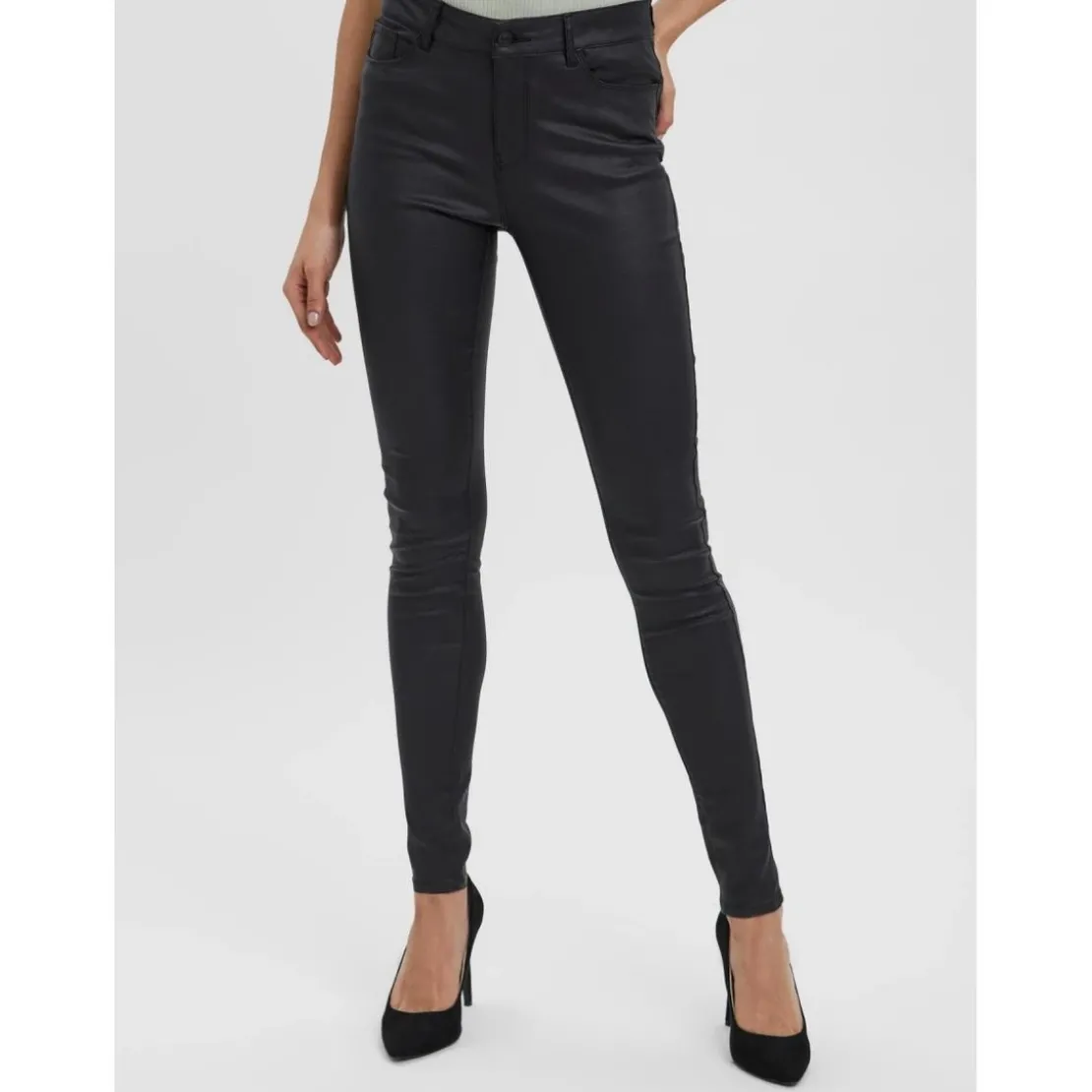Vero ModaPantalon slim noir en viscose