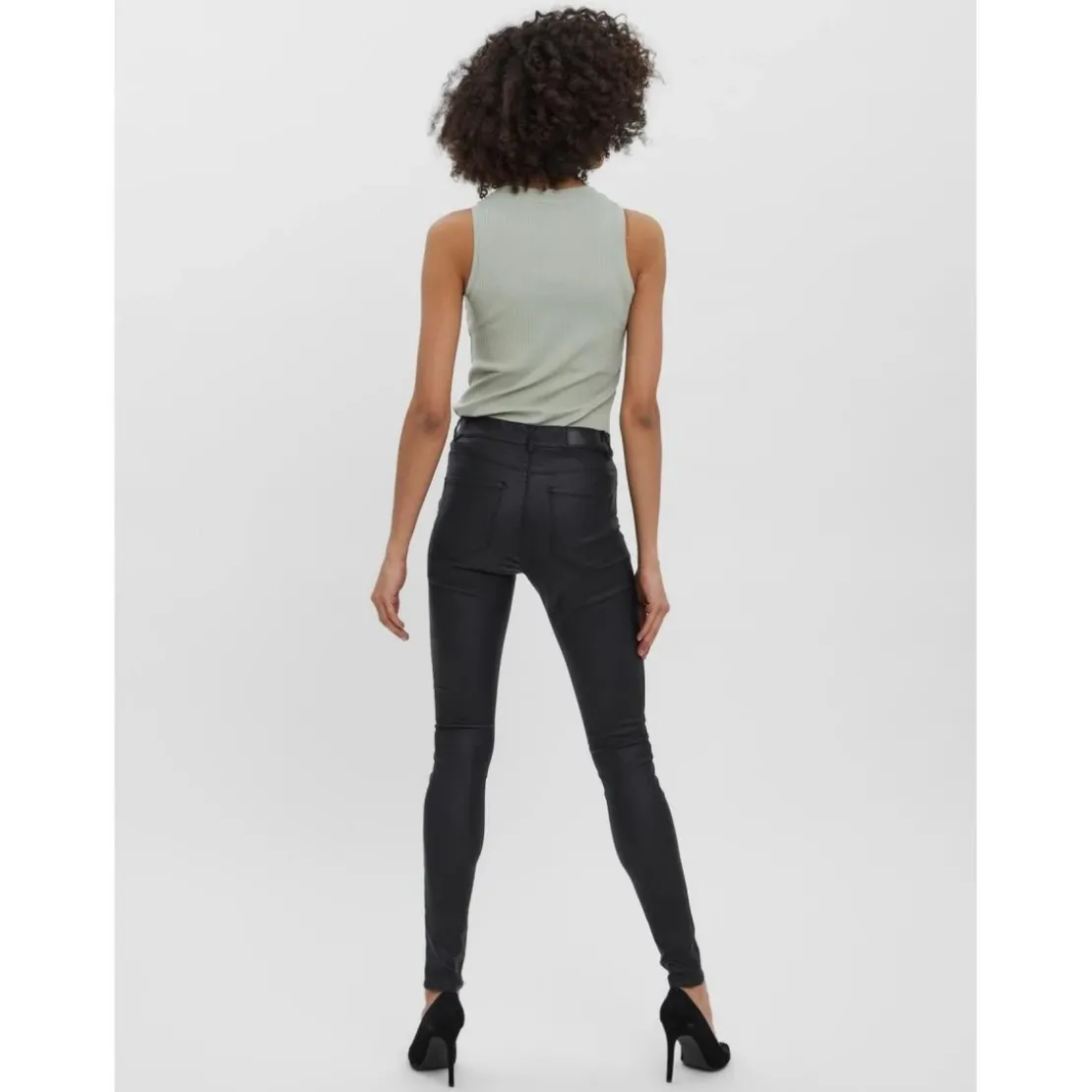 Vero ModaPantalon slim noir en viscose